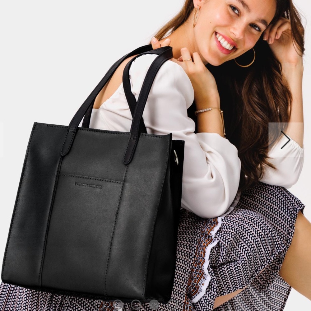 Portland Leather Large Lola Zipper Crossbody Tote North/South